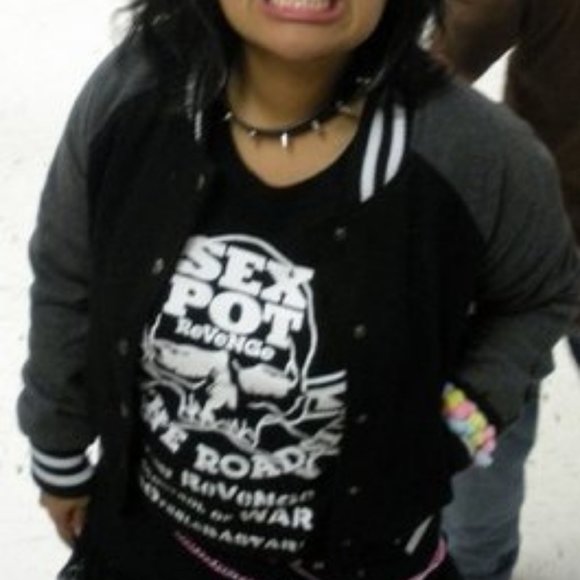 Meet your Posher, Momo - Picture 5 of 6